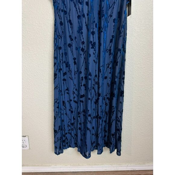 Taylor Women's Midi Dress Blue Velvet Floral Size 14W Short Sleeves New V Neck - Picture 6 of 13